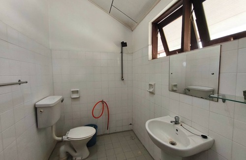 Kawasan Perindustrian Chendering Hotel | Qurata Riverside Resort