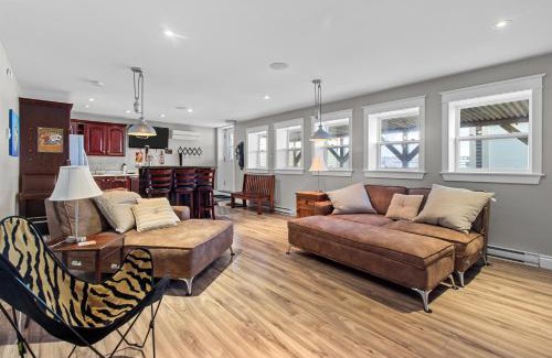 Quidi Vidi House | Qv Lake House 5bd Gym Bar Theatre