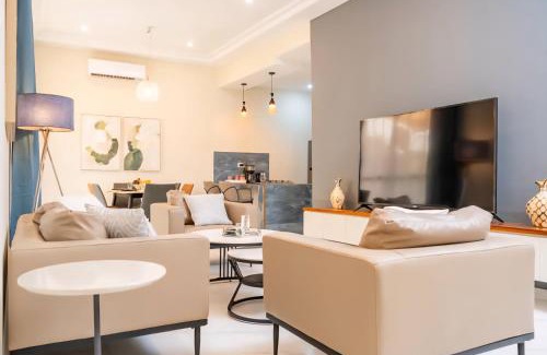 Pointe-Noire Apartment | Résidence Akia - Oasis moderne avec Jacuzzi extérieur - Netflix - Wifi - Parking