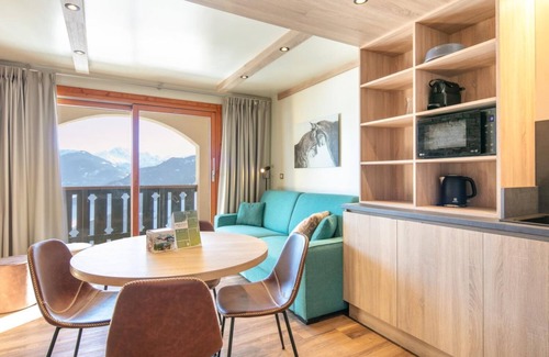 Doucy-Combelouviere Apartment | Résidence Beauregard 2P5S