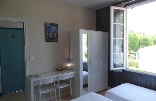 Saint-Georges-d'Oleron Bed & Breakfast | Résidence Fleur des Pins - Gites & Chambres d'Hôtes
