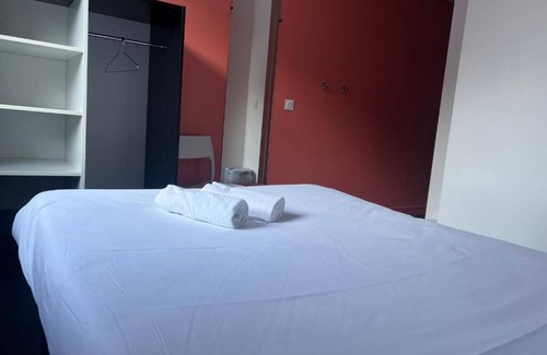 Python Duvernois Bed & Breakfast | Résidence Internationale de Paris