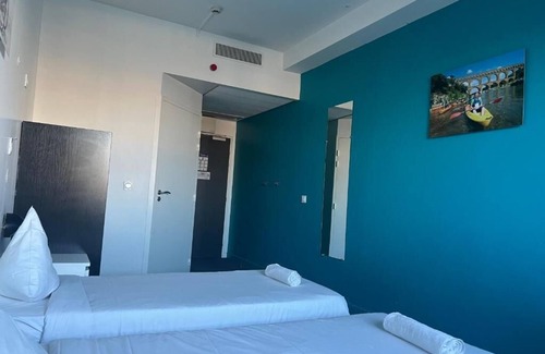 Python Duvernois Bed & Breakfast | Résidence Internationale de Paris