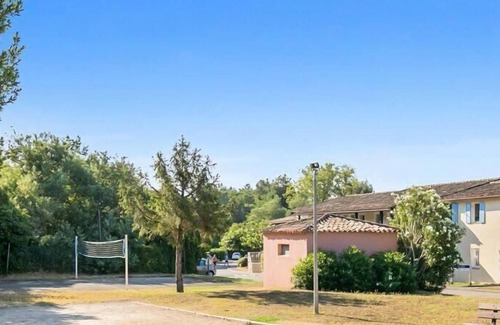 Les Restanques Apartment | Résidence Pierre & Vacances Les Parcs de Grimaud*** - Apartment for 4 people - 1 bedroom - Terrace or balcony