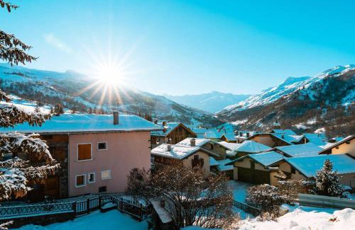 Saint-Marcel Ski Chalet | Résidence Saint Marcel - Chalet familial · Centre village de St Marcel · Terrasse ouest MAE-2924