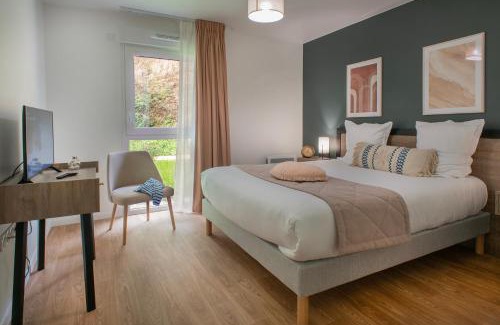 Lehon Apartment | Résidence Services Séniors - Domitys Les Jardins d'Ahna