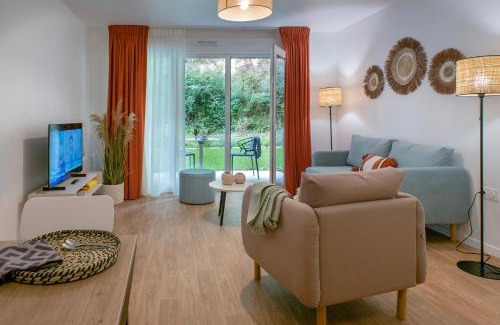 Lehon Apartment | Résidence Services Séniors - Domitys Les Jardins d'Ahna