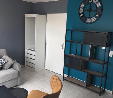 Vaulx En Velin Village Apartment | Résidence Studio Grand Luxe Wifi parking privé