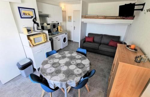 Leucate Apartment | Résidence Terrasses De La Mediterranee 3 - APPT T2 CAB OU MEZZ 4 couchages PORT LEUCATE MAE-5434