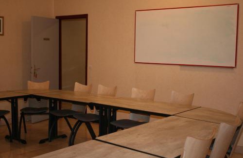 Fontenay-aux-Roses Hotel | Résidence Universitaire Lanteri