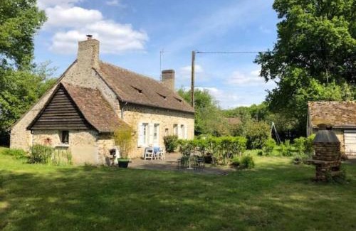 Champagne House | "Rêves de Gamins", Chambre de droite, 4 couchages dans gîte de campagne "La Camusière", proche du Pôle Européen et du circuit des 24h
