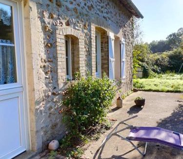 Champagne House | "Rêves de Gamins", Chambre de droite, 4 couchages dans gîte de campagne "La Camusière", proche du Pôle Européen et du circuit des 24h