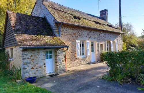 Champagne House | "Rêves de Gamins" Chambre de gauche, 4 couchages dans gîte de campagne "La Camusière", proche du Pôle Européen et du circuit des 24h