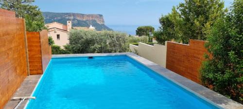 Cassis Apartment | Rêves de vie, suite vue mer, grande piscine privée , spa privatif