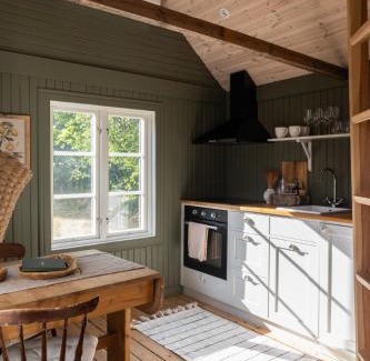 Farjestaden House | Röhällastugan