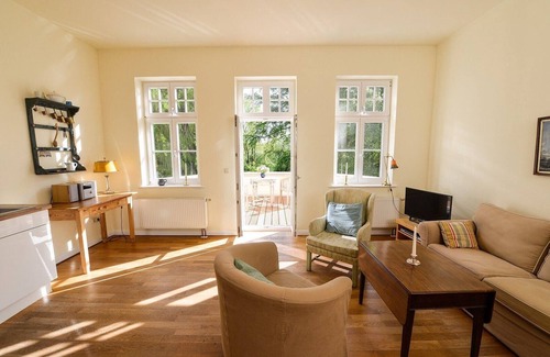 Grubnow Apartment | Rügen Ferienwohnung 7 am Wasser Gut Grubnow mit Balkon WLAN und Sauna