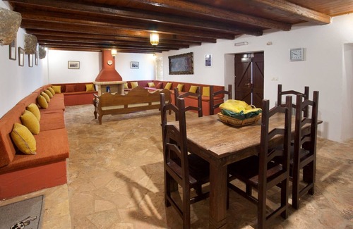 Mazarakata Villa | R 1138 Zefirino’s Kefalonian Vintage Residence With Mountain View, Hiking & Garden