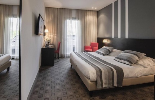 Capolago Apartment | R 1163 Double Room with Mini-Bar, Safe Deposit Box & FREE WiFi – Breakfast INC.