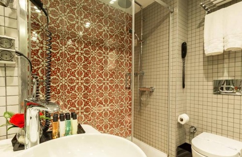Sultanahmet House | R 1547 Sura Hagia Sophia Hotel with Garden, Terrace, Barbeque Grill, and Library
