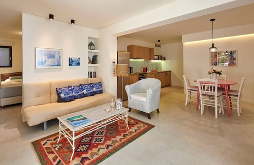 Kitries Villa | R 3036 Villa Everett with Private Balcony, Sea view & Soundproof Windows.