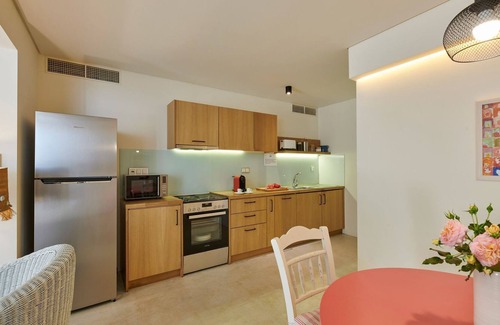 Kitries Villa | R 3036 Villa Everett with Private Balcony, Sea view & Soundproof Windows.