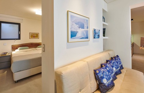Kitries Villa | R 3036 Villa Everett with Private Balcony, Sea view & Soundproof Windows.