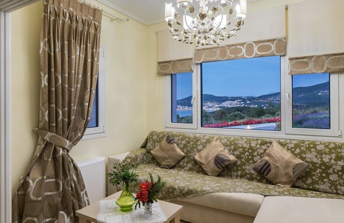 Samos Apartment | R 3121 Villa Fielding With Wi-Fi Internet Access.Side Sea View & Garden View