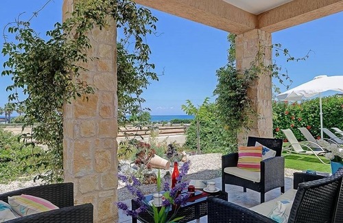 Latsi Villa | R 5008 Villa Ioannis with Comfortable Seating, Terrace & Dishwasher.