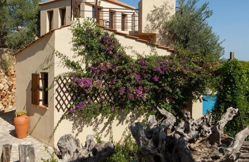 Votsi Villa | R 590 Luxury villa with Private Infinity Pool Jacuzzi Sea Views BBQ