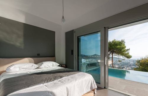 Omonia Villa | R 935 Alegria Ailla Athens - Four Bedroom Villa with Private Pool