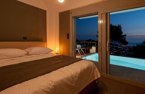 Omonia Villa | R 935 Alegria Ailla Athens - Four Bedroom Villa with Private Pool