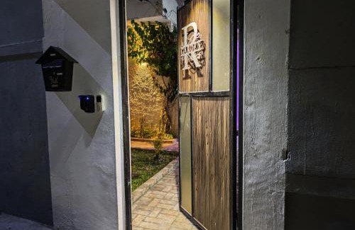 Tombeau Bay House | R Garden Studio 2 moderne pour couple dans un cadre relaxant et confortable