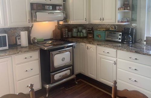 Mountain City House | R. H. Donnelly Estate *** ENTIRE HOME ***