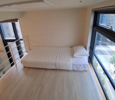 Sinchon-dong Bed & Breakfast | R house near Sinchon station and Ewha Womans Univ station