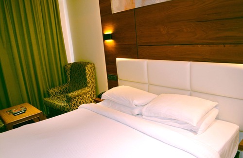 Uttukuli Hotel | R K Residency