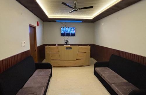 Guptkashi Hotel | R Narayan pleasant Inn hotel