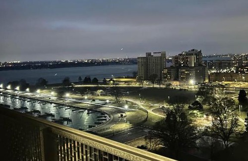 Detroit Apartment | R & R 2BDRM 2BATH WITH VIEW OF THE CITY, RIVER AND CANADA