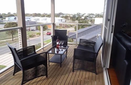 Cowes House | R & R Island Getaway