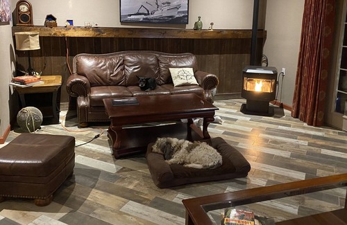 Cle Elum House | R & R Retreat - 2 houses, 1 trailer hook up. Bring your dogs & horses!