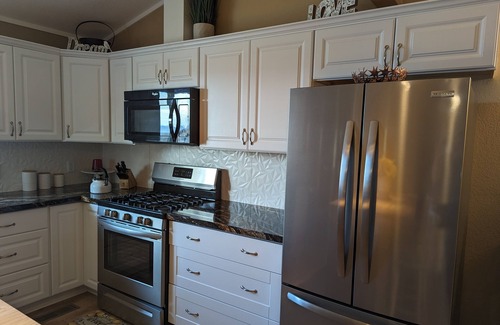 Fort Mohave House | R&R Retreat is the perfect desert stay! Central location with lots of room!