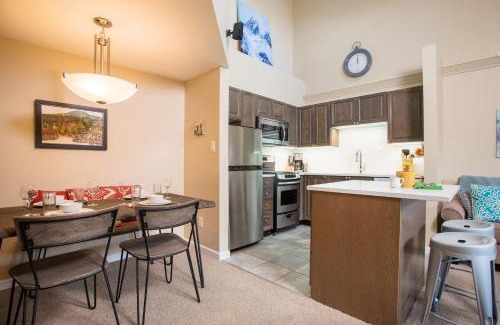 Village North Apartment | R & R Retreat Luxury Condo
