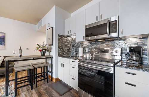 Donnelly Condo | R+R Retreat @ Tamarack Resort: Premier Luxury Studio Condo | Lodge at Osprey Meadows | Golf/Ski