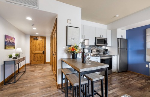 Donnelly Condo | R+R Retreat @ Tamarack Resort: Premier Luxury Studio Condo | Lodge at Osprey Meadows | Golf/Ski