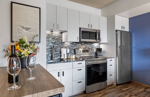 Donnelly Condo | R+R Retreat @ Tamarack Resort: Premier Luxury Studio Condo | Lodge at Osprey Meadows | Golf/Ski