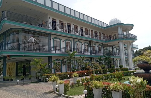 Kilinochchi Hotel | R S GREEN BARATHI RESORT