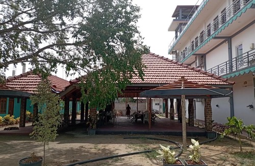Kilinochchi Hotel | R S GREEN BARATHI RESORT