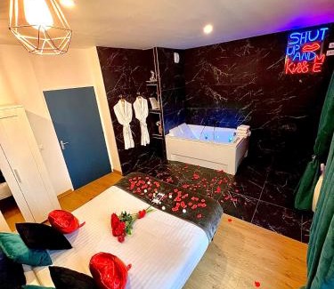 Centre Ville Apartment | R.Suite