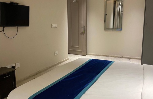 Sector 70 Hotel | Raahgir Suites
