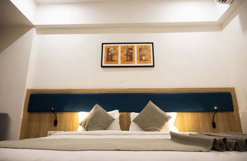 Jamnagar Hotel | RAAJ SVASTIK INN