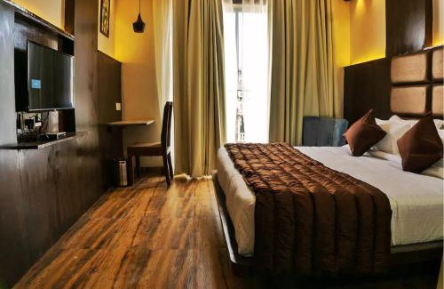 Amer Fort Road Hotel | Raas Mahal-Hotel In Jaipur Near Tourist Places